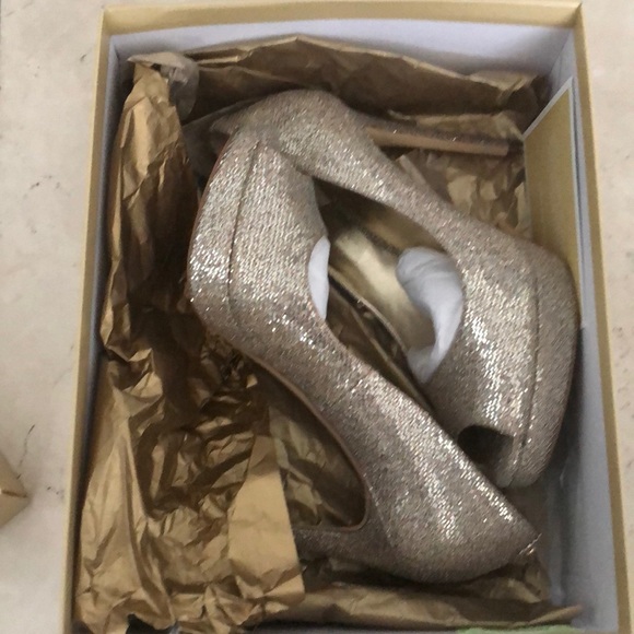 Shoes - Picture 2 of 5